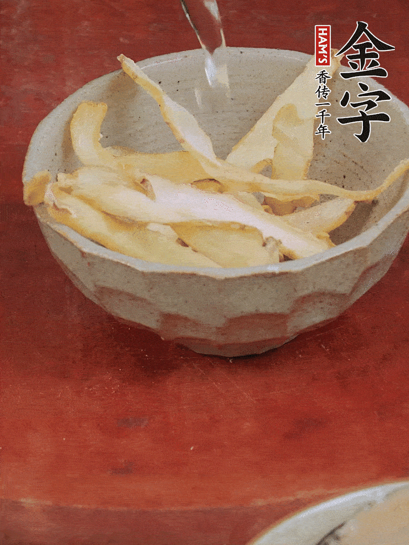 玉竹、花菇分別清水泡發(fā)。