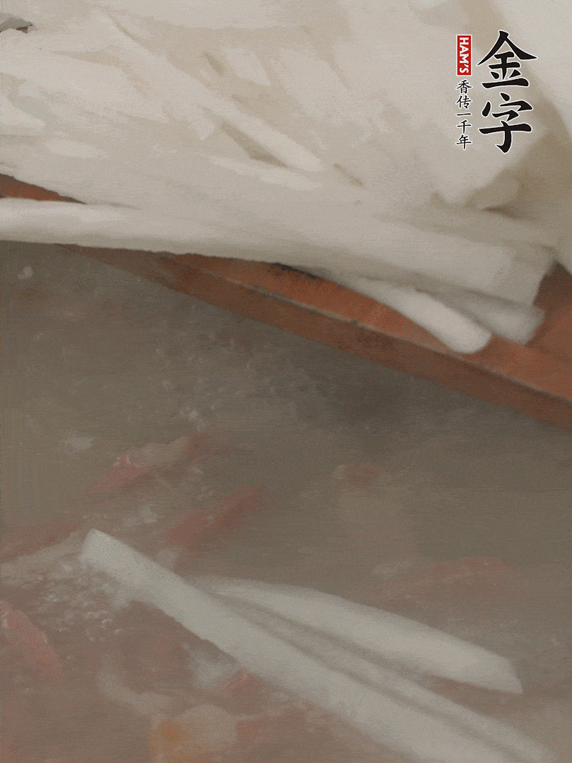放蘿卜絲，燉5分鐘。