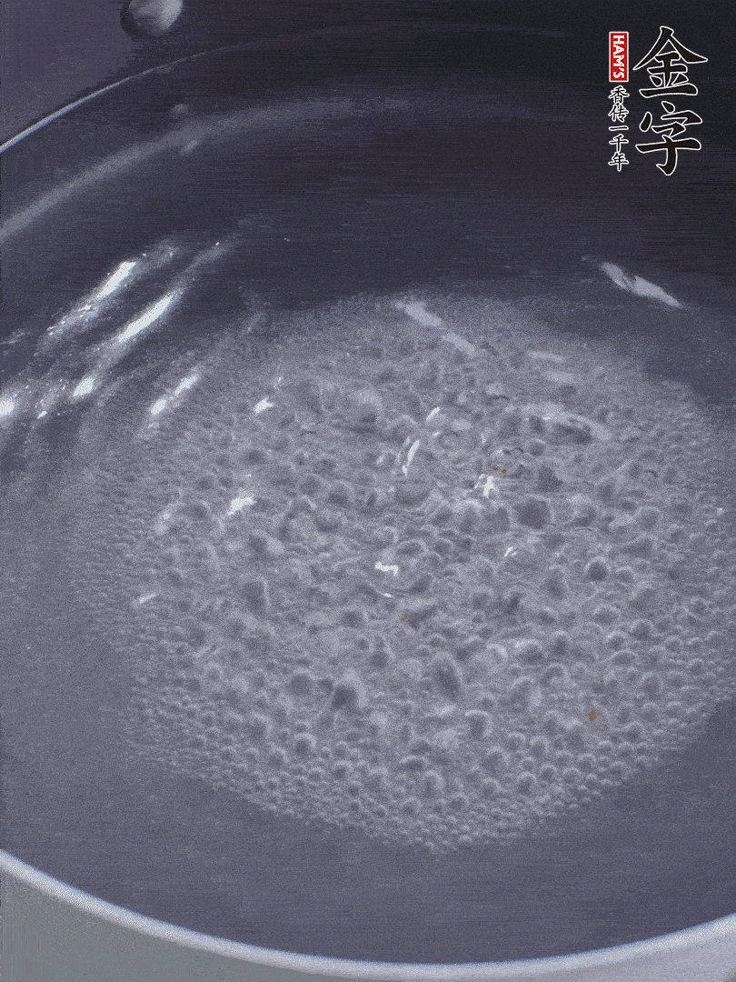 金字醬油肉煮熟切小塊。