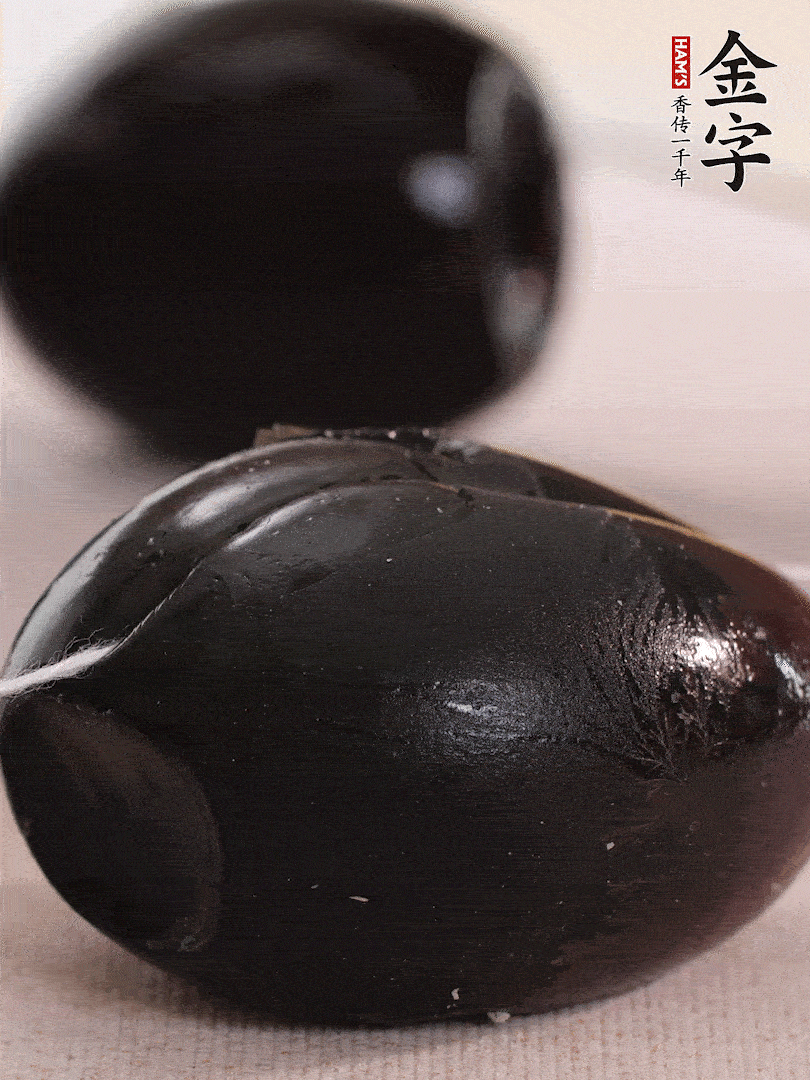 娃娃菜金針菇去跟洗凈，皮蛋改刀。