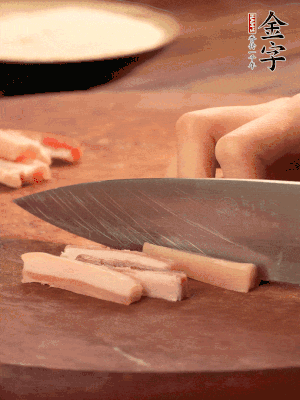 金字淡咸肉切丁。