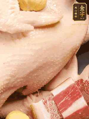 冷水、整雞、蔥結(jié)、姜片、雞油、火腿、板栗（雞肉：水=1:3）