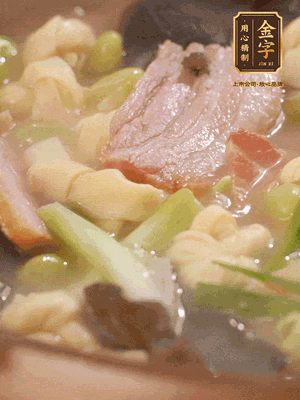 最后加一點(diǎn)蠔油、雞精調(diào)味