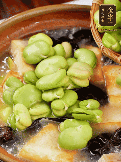 最后可以放豆瓣、木耳煮熟，依照個人口味加點鹽調(diào)味